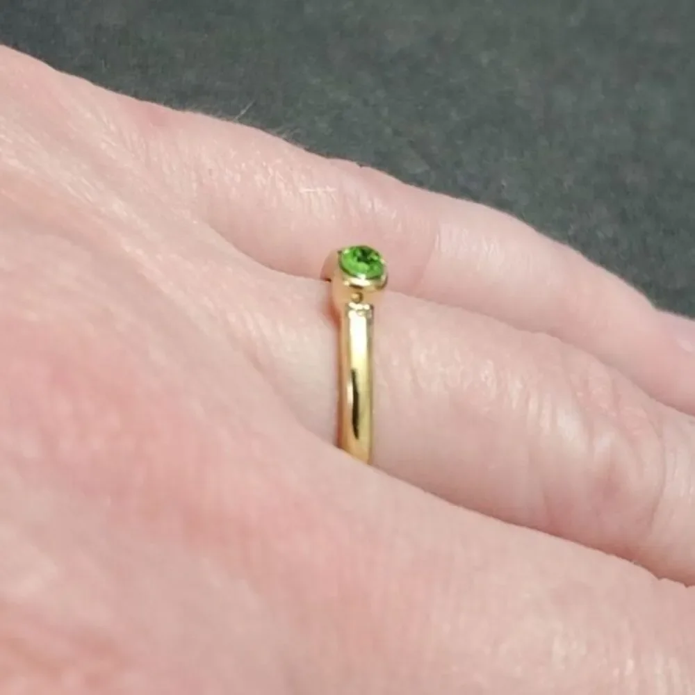Gold tone green rhinestone ring size 5.5 dainty